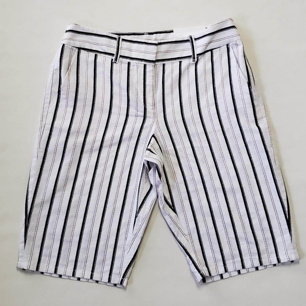 LOFT Ladies White Stripe Bermuda Short Sz 00, 4